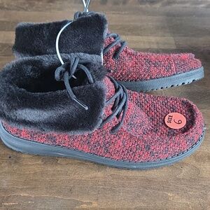 Hey Dude Size 6 Women's Red Knit Slip-On Shoes with Black Faux-Fur Collar